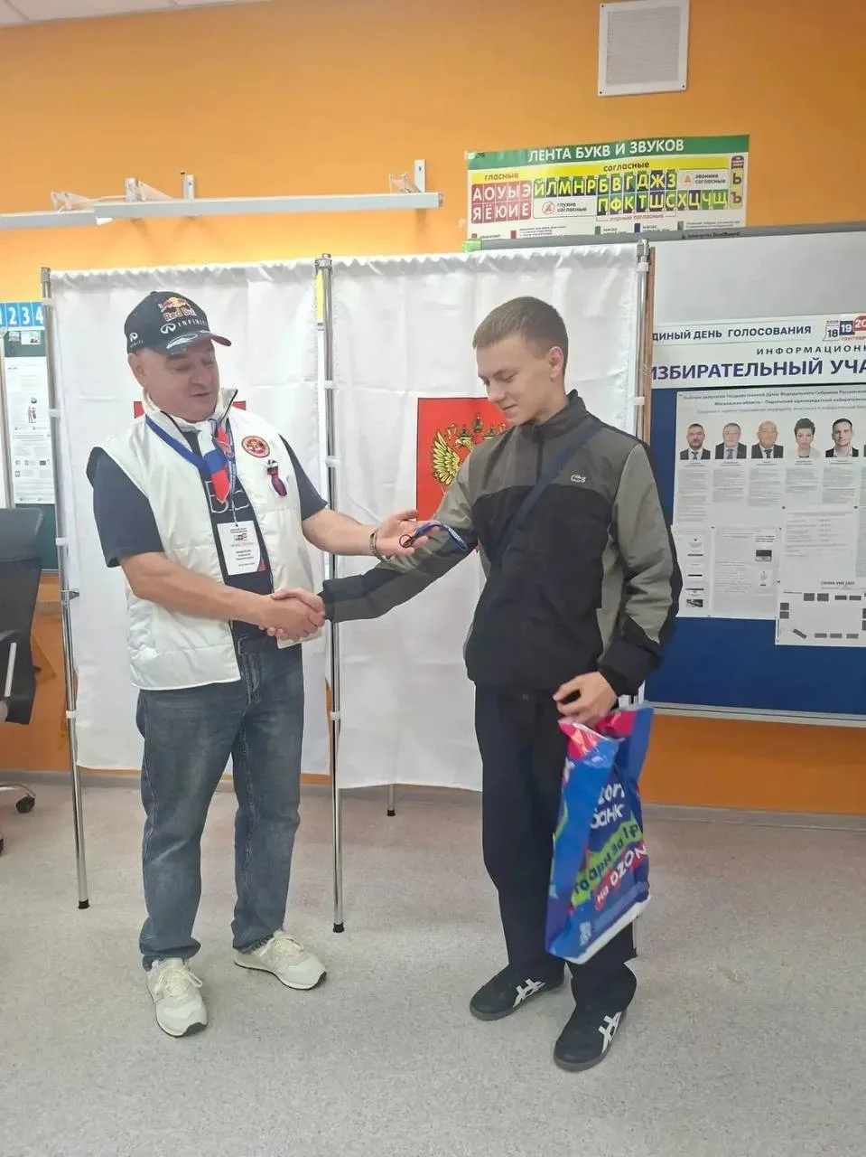 В Подольске на избирательных участках особое внимание уделяют горожанам, которые голосу...