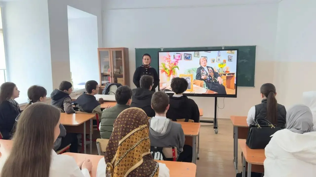 📌В школах Хасавюрта обсудили ценности, объединяющие общество, в рамках занятия «Разговоры о важном» 