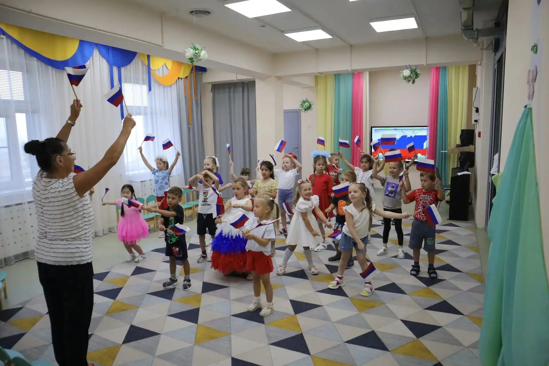 Белый, синий, красный — цвета, которые объединяют! 🇷🇺