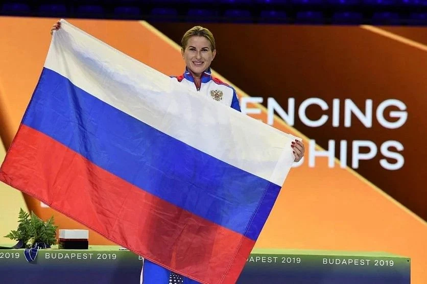 🇷🇺 Встать в стойку! Поднимаем флаг вместе!
