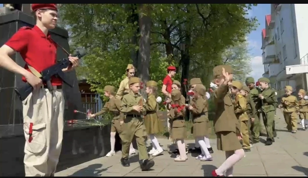 07.05.2026 воспитанники дошкольных отделений МОУ СОШ имени Д.И.Зернова приняли участие в торжественн