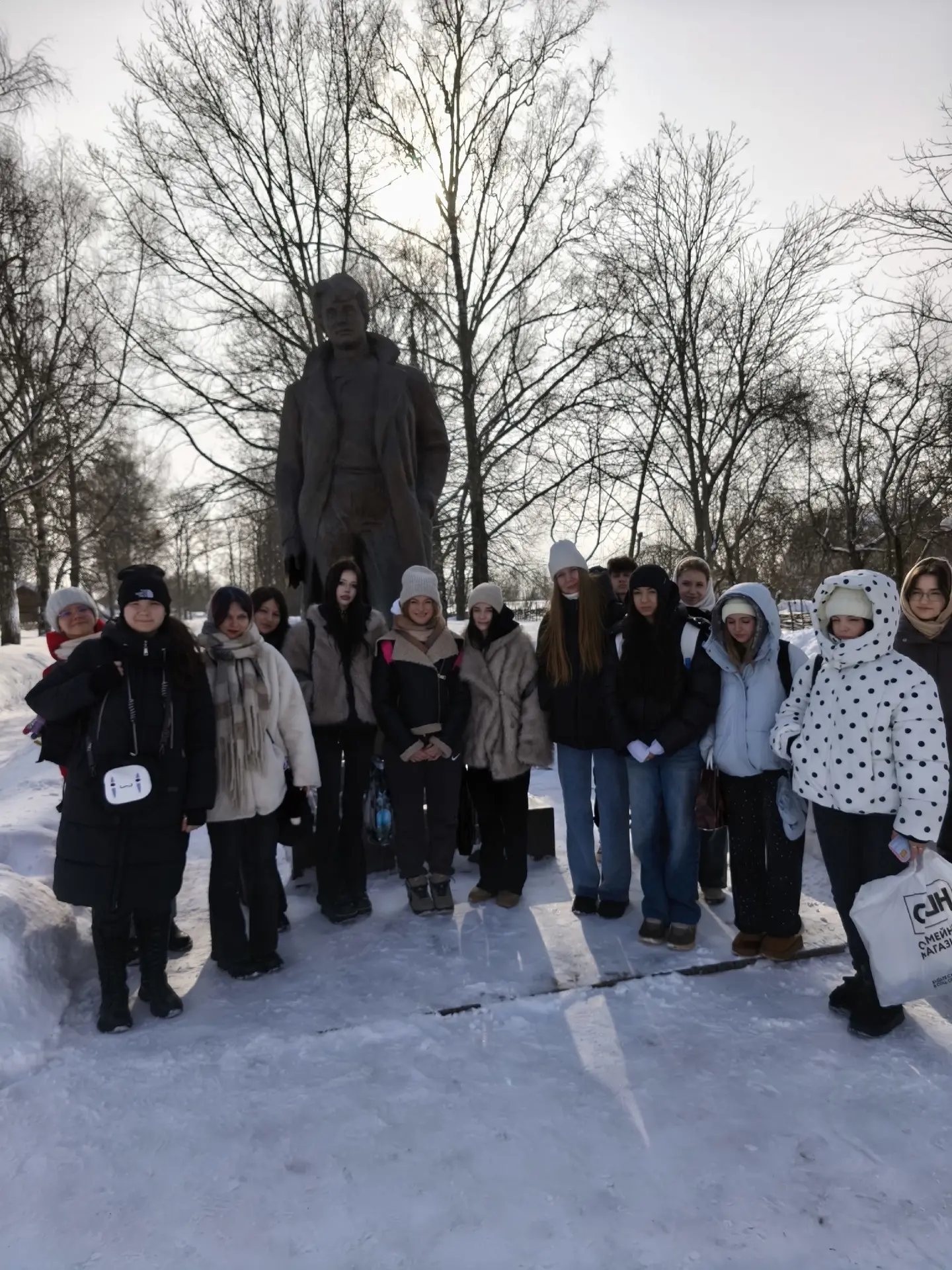 📚 Творчество Сергея Есенина очень впечатлило учеников 11  гуманитарного класса. Так  родилась идея с