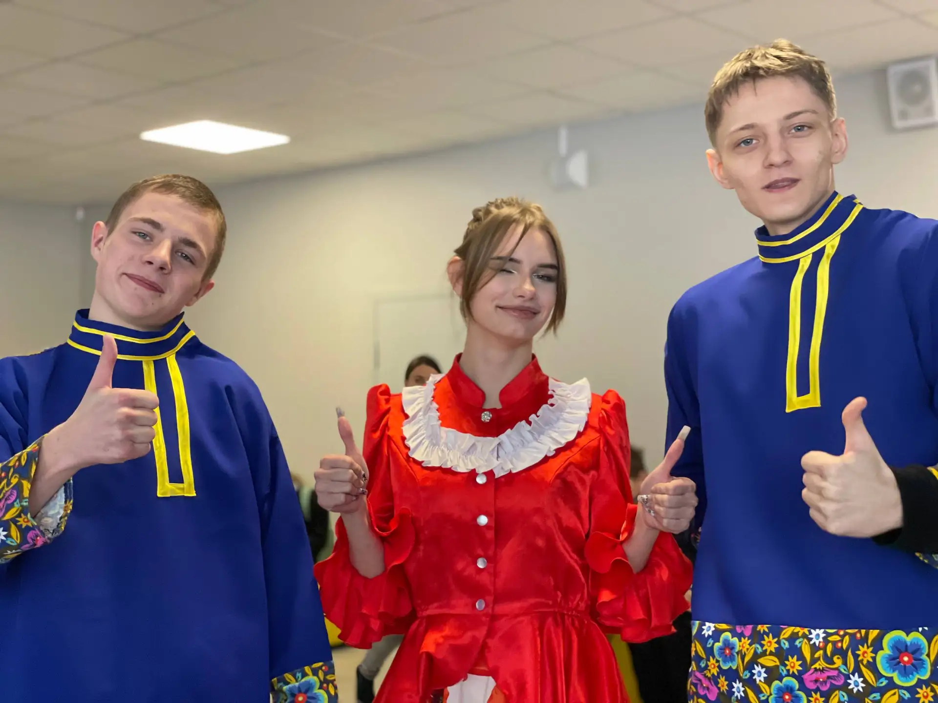 🎭 БЛИН-ФЕСТ в Шестом: блины, хороводы и мооооооре веселья! 🥞✨  Ну что, друзья, готовы перенестись в 