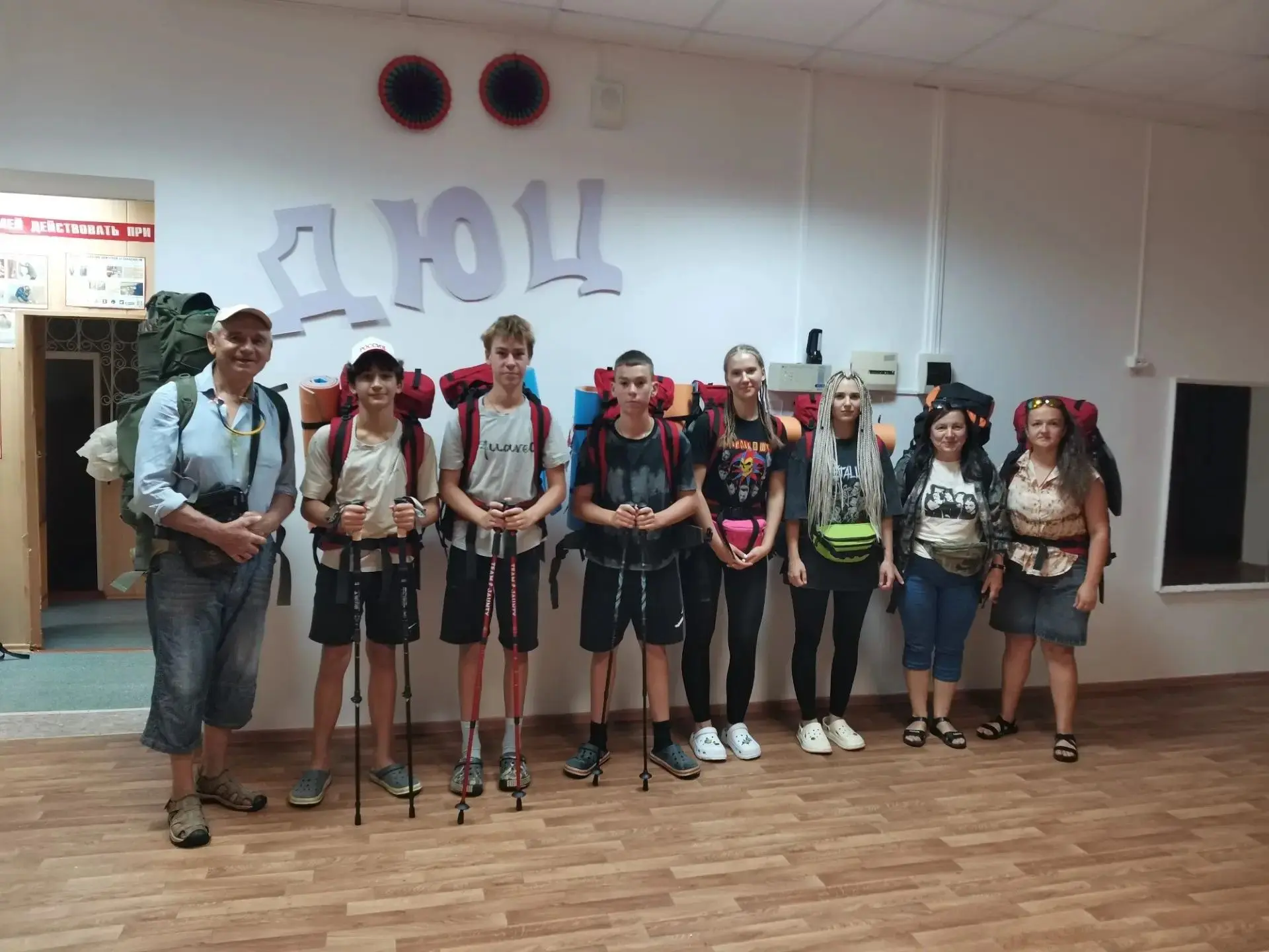 От поздравлений — сразу в поход! Такой у нас методист!