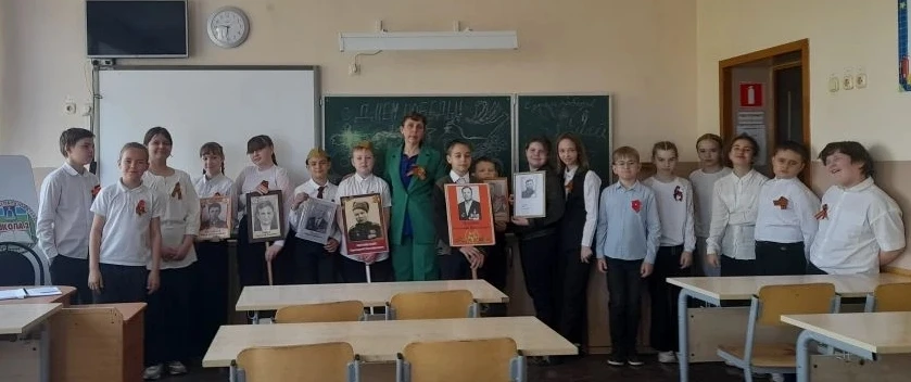 БЕССМЕРТНЫЙ ПОЛК  Наши ученики и учителя приняли участие в масштабной патриотической акции «Бессмерт