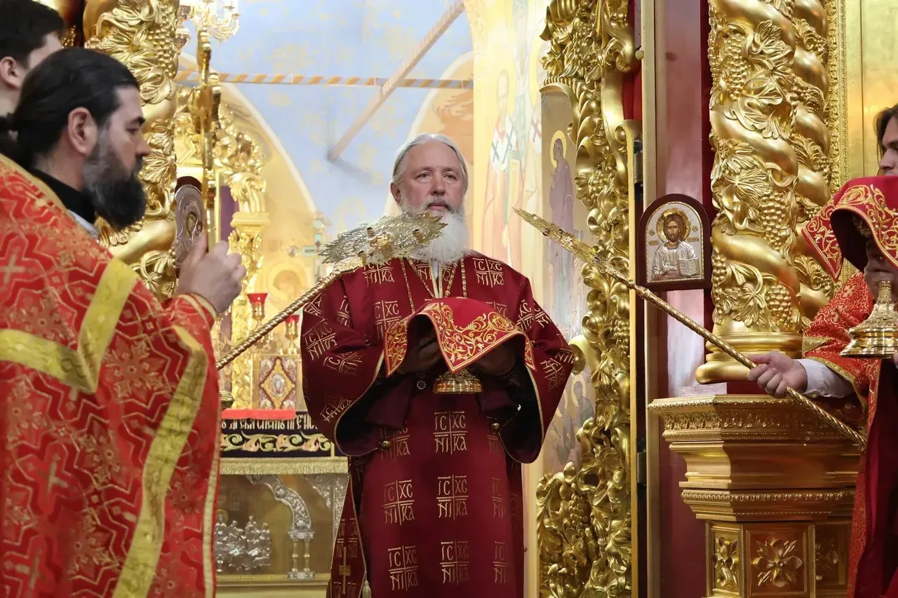 В Неделю о слепом митрополит Иркутский и Ангарский Максимилиан совершил Божественную литургию в кафе