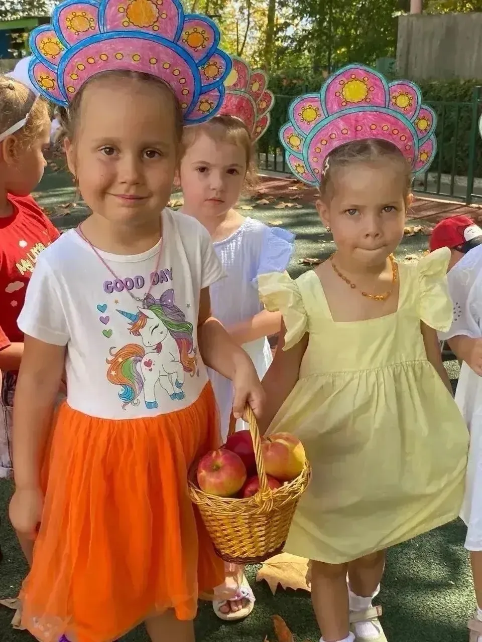 В нашем детском саду сегодня ребята познакомились с добрым и вкусным праздником - яблоч...
