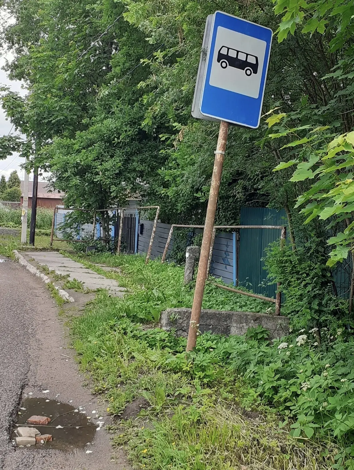 Уважаемая Администрация города Тосно, посодействуйте пожалуйста чтобы обновили автобусную остановку 