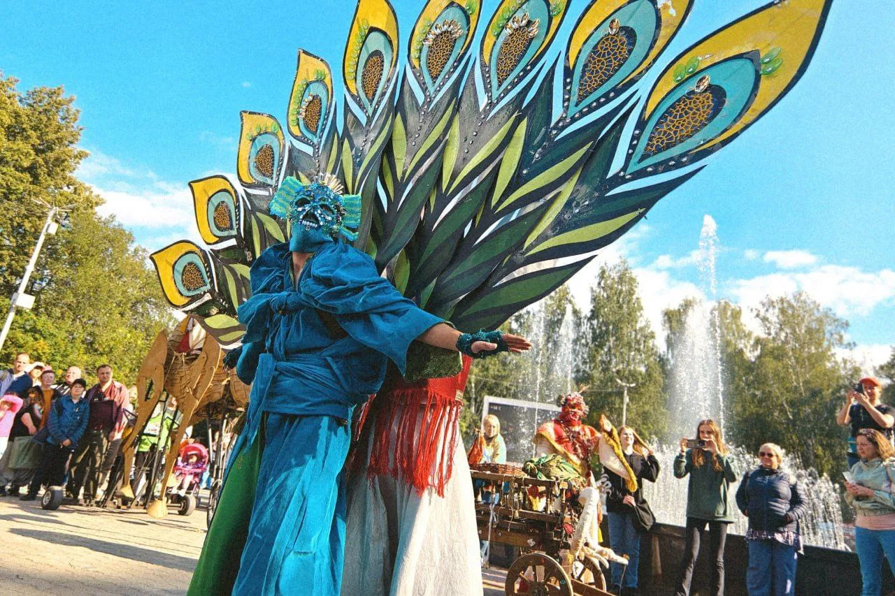 🎭 🎭 Бесплатные спектакли :16 театров и 20 представлений на одной площадке!

🌳 15 августа встречае