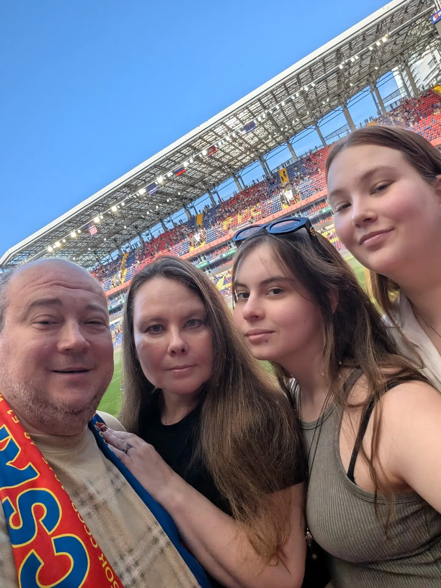 Отлично сходили с девчонками на футбол. ⚽ ко мне прям руки даже мяч с игры залетел 🤣