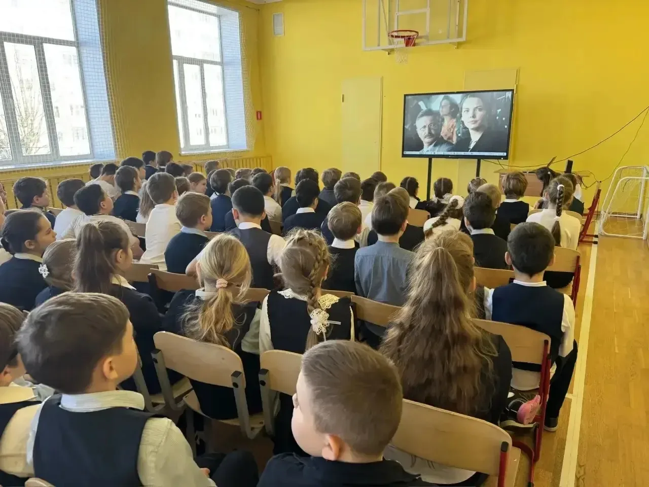 Накануне праздника «День защитника отечества», и в рамках фестиваля «Футбол в школе», в начальной шк