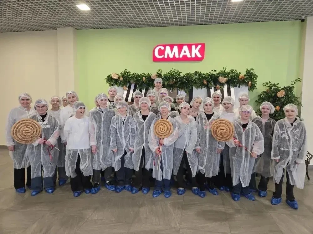 Недавно учащиеся 6 «В» класса посетили хлебокомбинат «Смак». Экскурсия была организован...