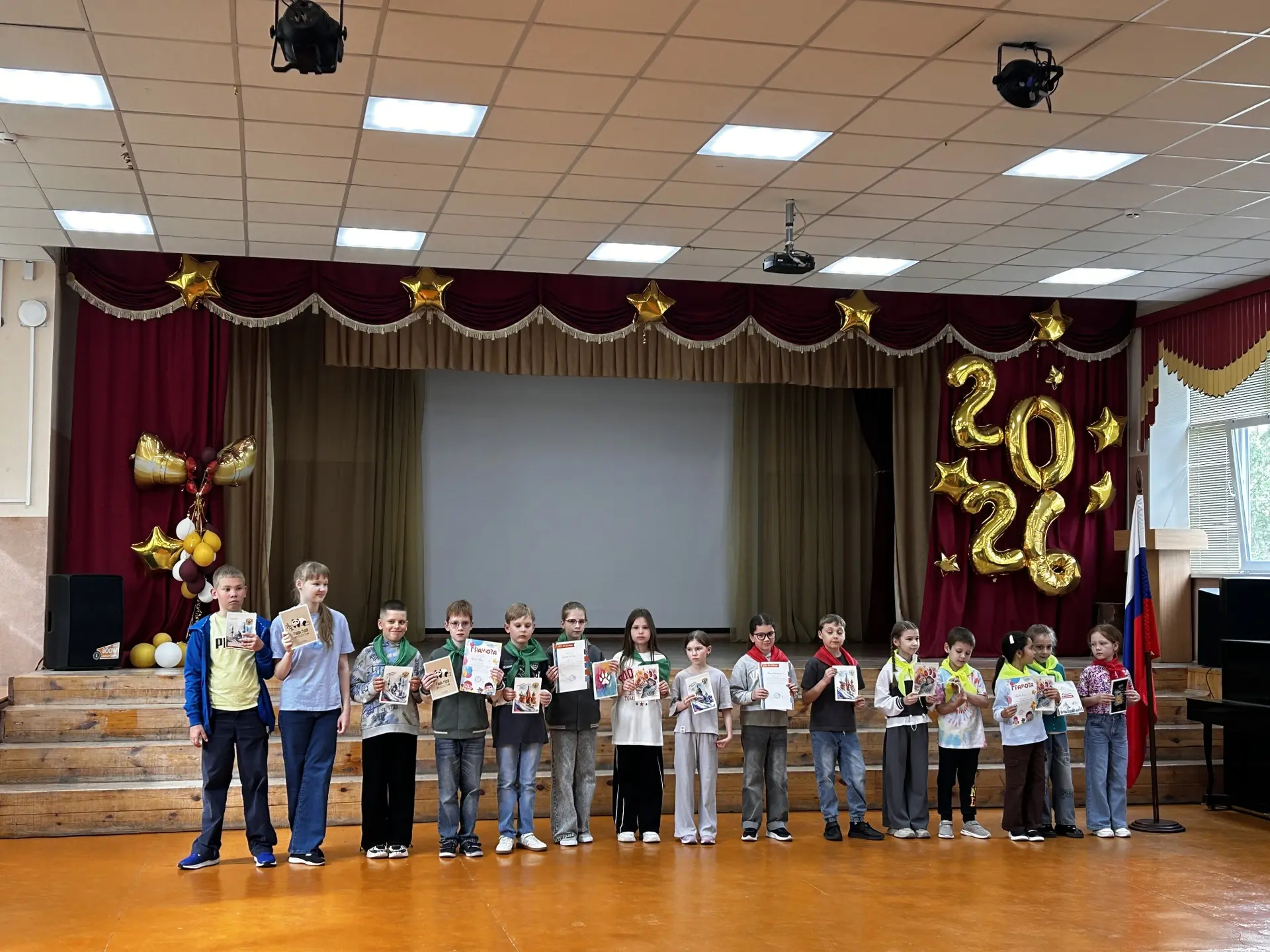 Сегодня в нашем лагере был насыщенный день: ребята из всех отрядов активно провели время и зарядилис