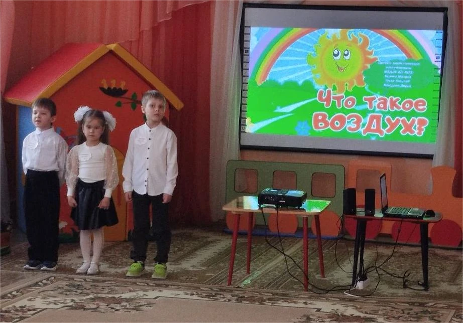 Воспитанники детского сада, старшего дошкольного возраста, под руководством воспитателя...