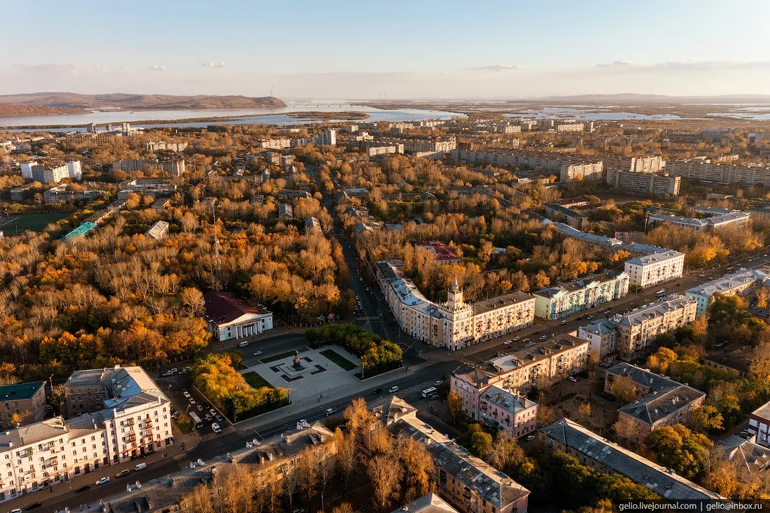 Этот город расположен на Дальнем Востоке.