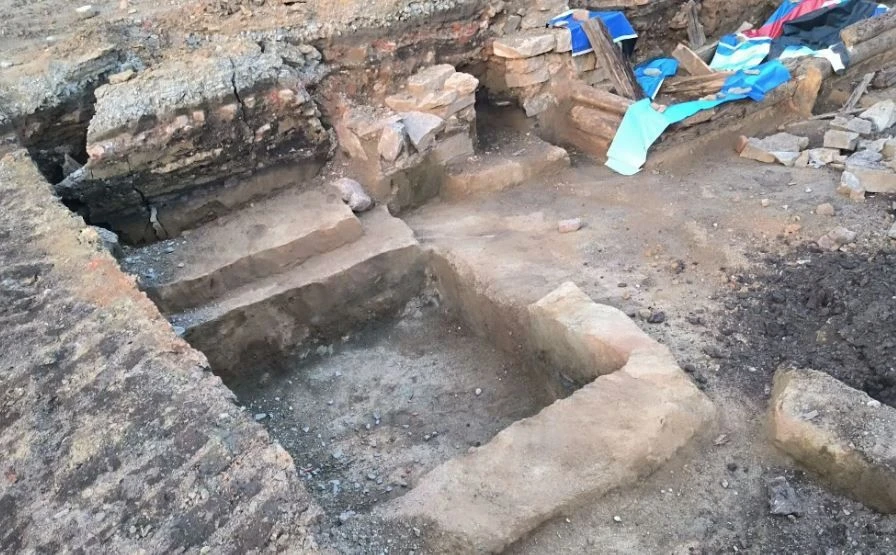 В Екатеринбурге нашли подземелье старинной тюрьмы

Во время раскопок у стадиона «Динамо» археологи о