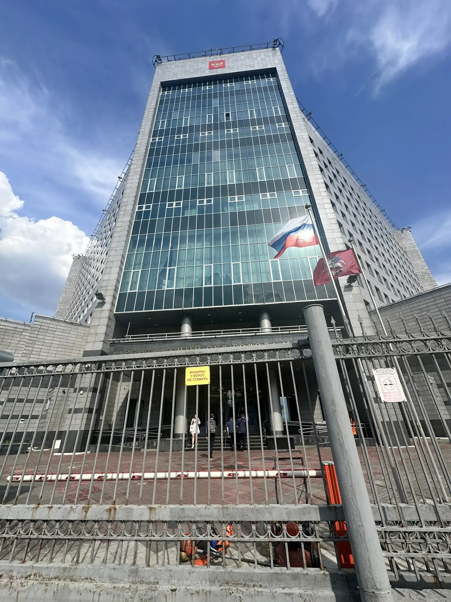 Арбитражный суд города Москвы плавится под 35 градусами жары, и я вместе с ним 🫠