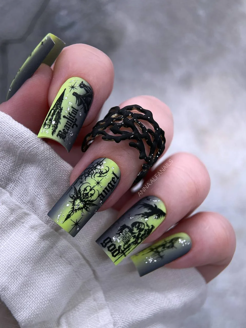 Готика, неон и немного тёмной магии 🖤