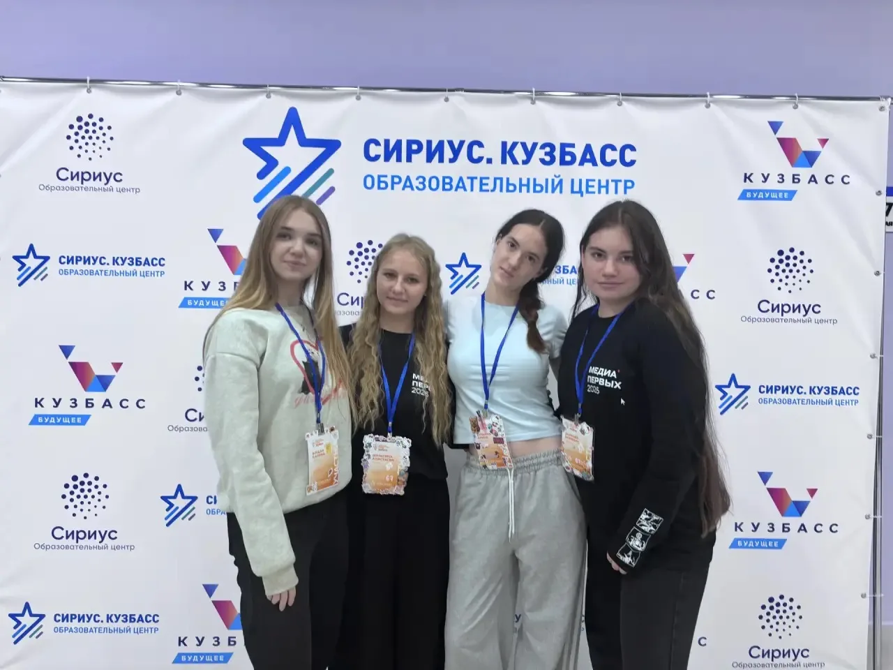 Ученицы 8 «Л» класса Анастасия Шульгина и Варвара Дымова успешно прошли профильную смен...