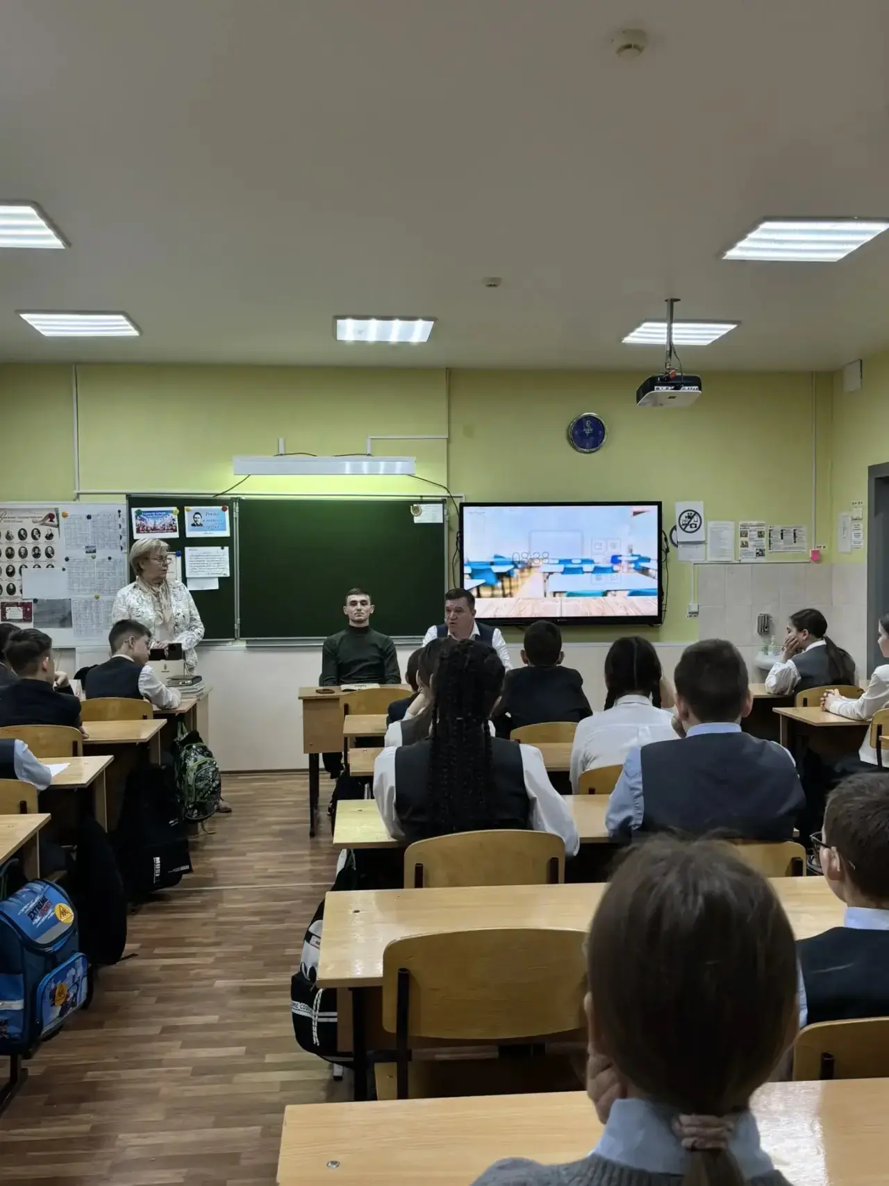 В рамках патриотического воспитания 27 апреля в 5 В классе состоялась встреча с ветеранами-гвардейца