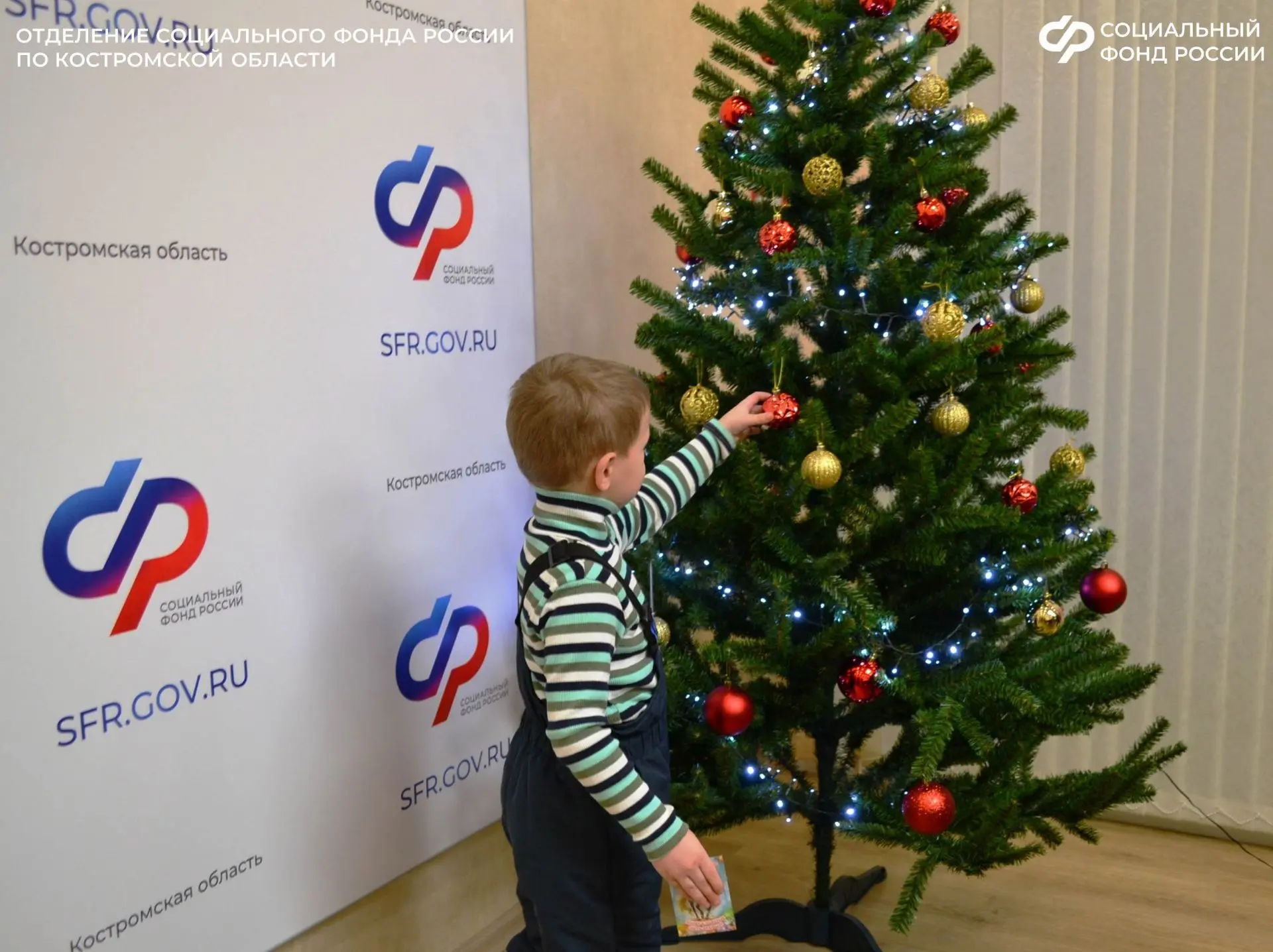 🎄 Накануне новогодних праздников четырехлетний Максим из Костромы вместе со своей мамой побывал в го