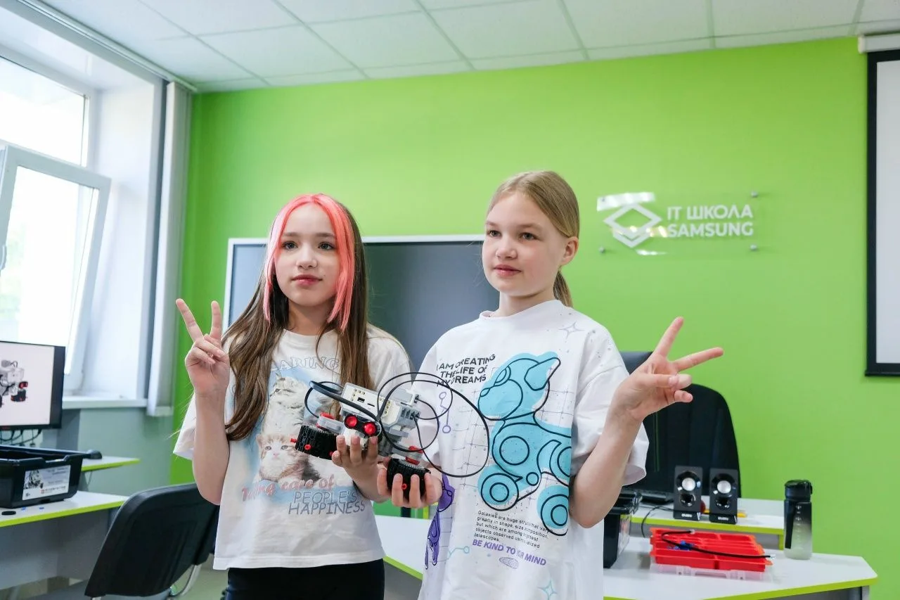 Первые дни Инженерных каникул!

В этот понедельник в Кванториуме начались Инженерные каникулы. Групп