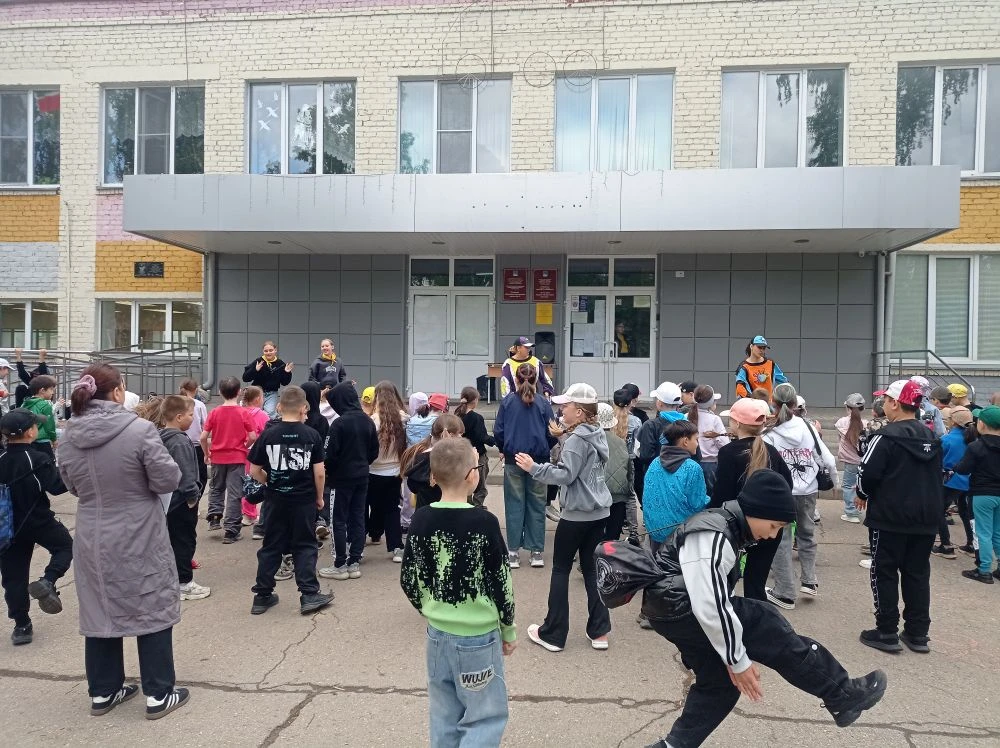 Лето – пора летних каникул и активного отдыха детей в пришкольных лагерях.