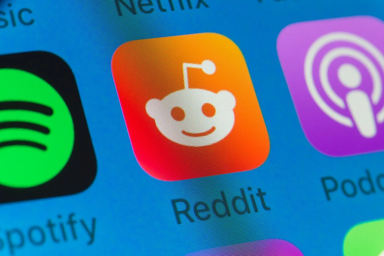 Reddit отчитался об успешном квартале: рекламная выручка выросла на 64%, а общая — на 61%. Однако ак