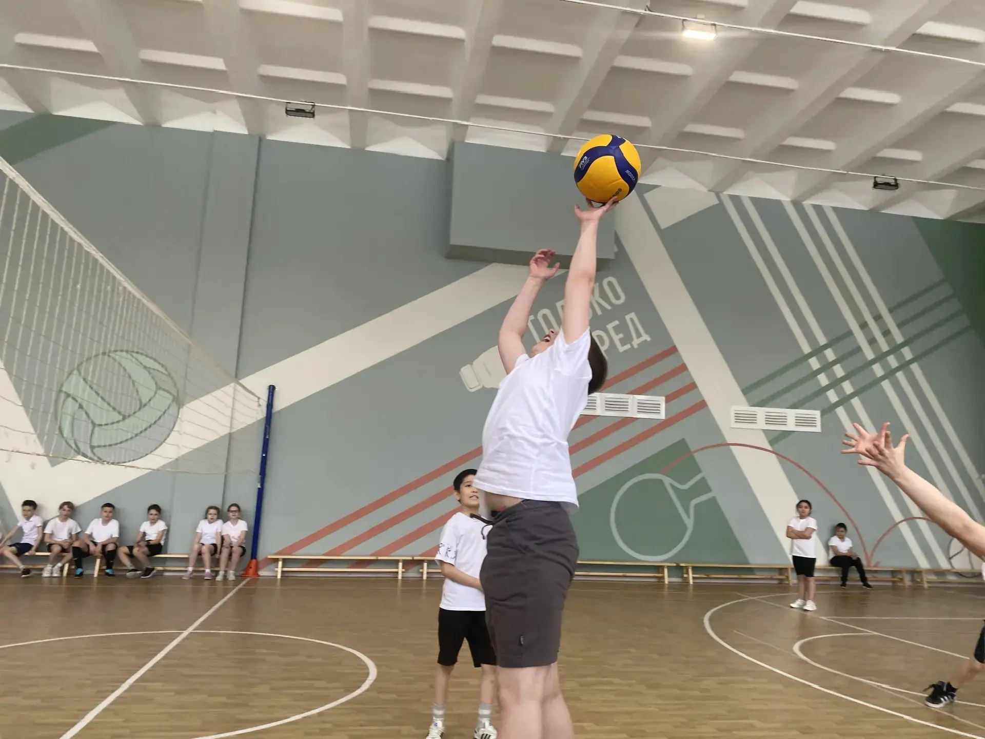 🏐 Сила, ловкость и командный дух: в рамках предметной недели физической культуры и эстетического цик