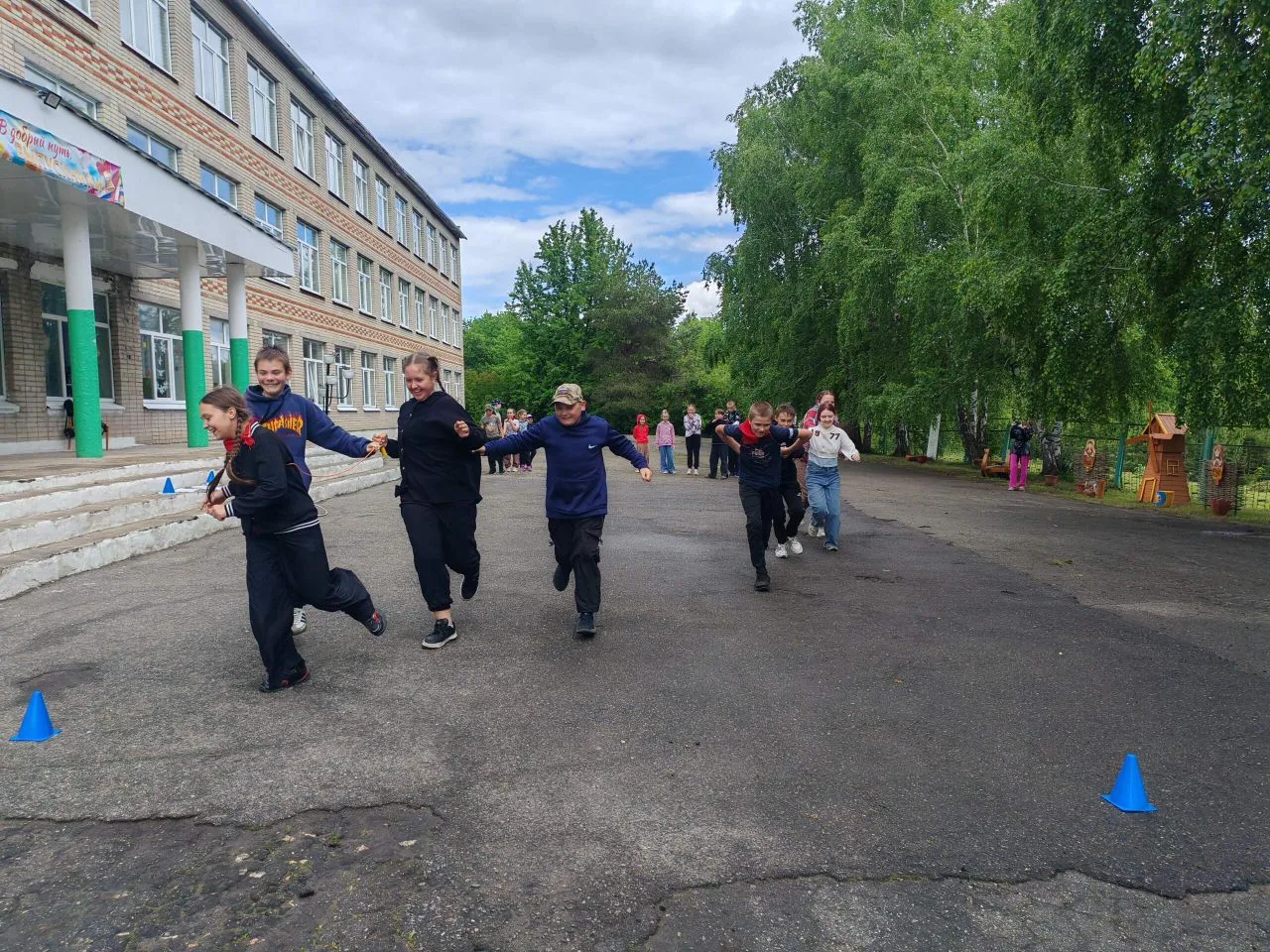 В пришкольном лагере "Утро" прошло  мероприятие по теме " Национальные игры и забавы". ...