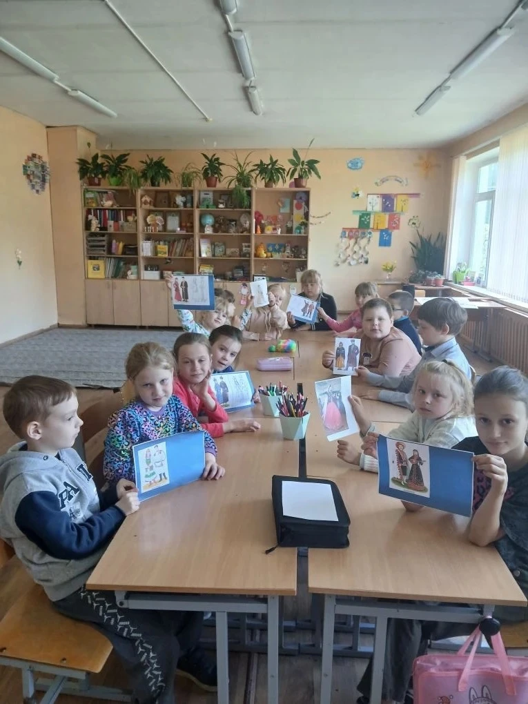 Второй день в лагере «Радуга»Утро началось бодро: после общей линейки, где ребята узнал...