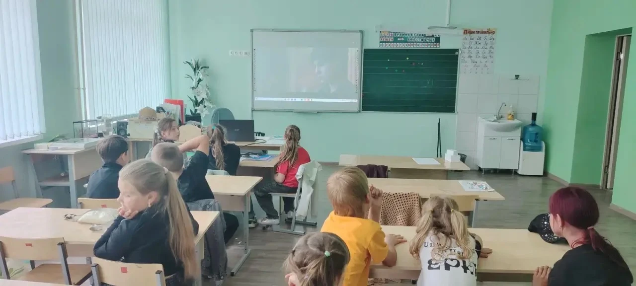 🎥 Принимаем участие в "Шелиховских днях"! 

 Просмотр фильма «Шелихов». 

🎞Ребята познакомились с 