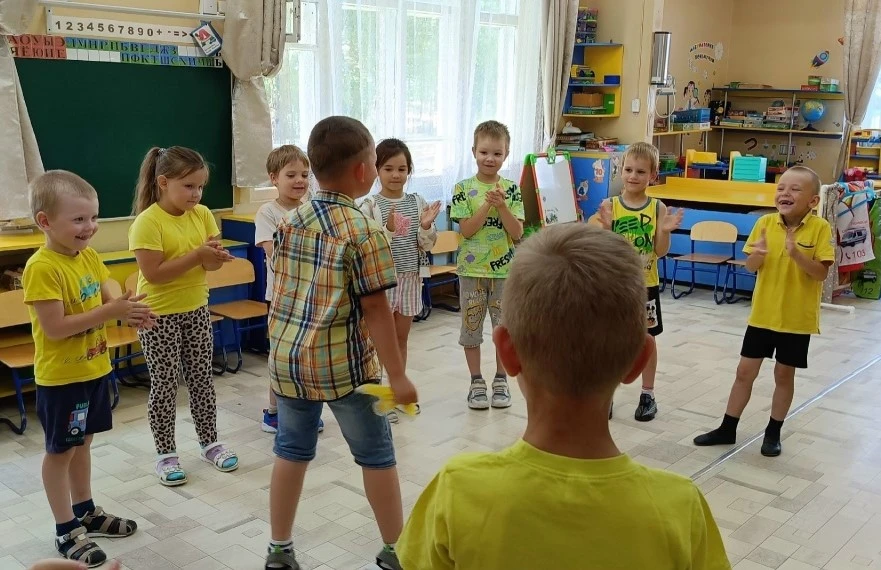 Среда - третий день радужной недели - яркий и солнечный «Жёлтый день». Ребята познакомились с тёплым