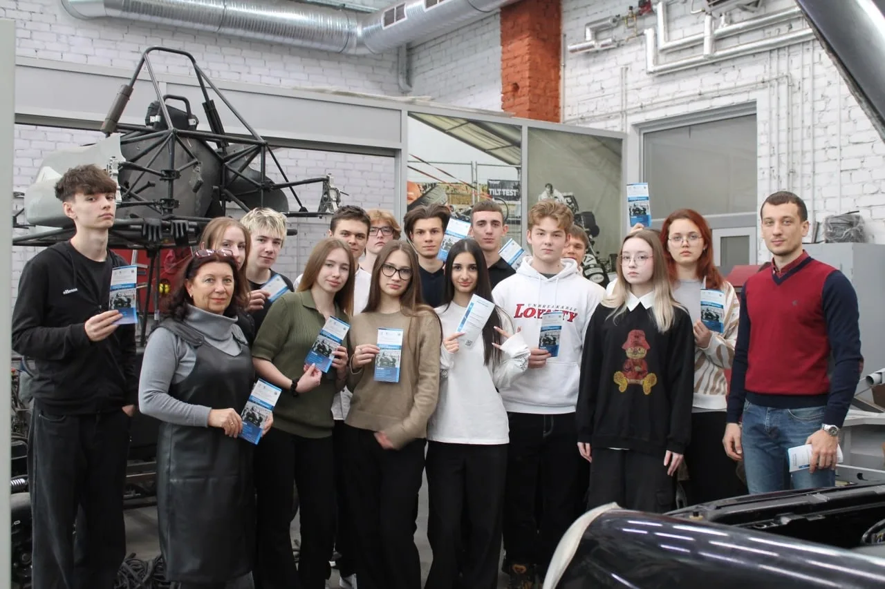Уроки драйва в лаборатории команды SHUKHOV RACING TEAM для 11 «И» класса🏎️  Сегодня учащиеся 11 «И» 