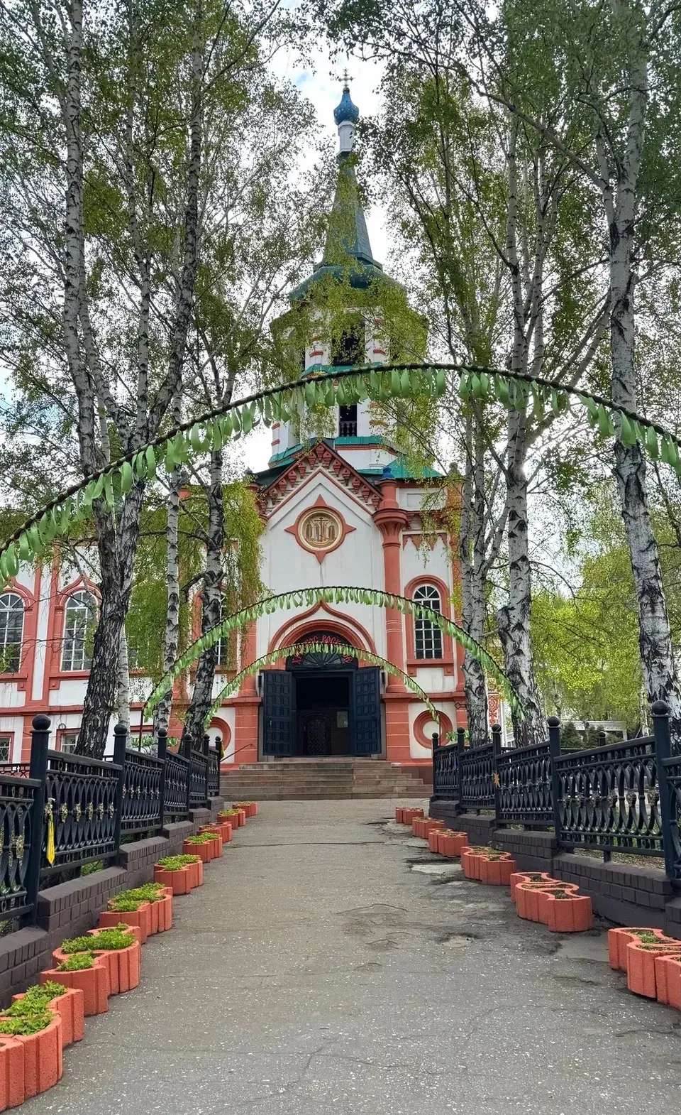 Архиерейское богослужение в день Отдания праздника Пасхи и день памяти иркутского священномученика М
