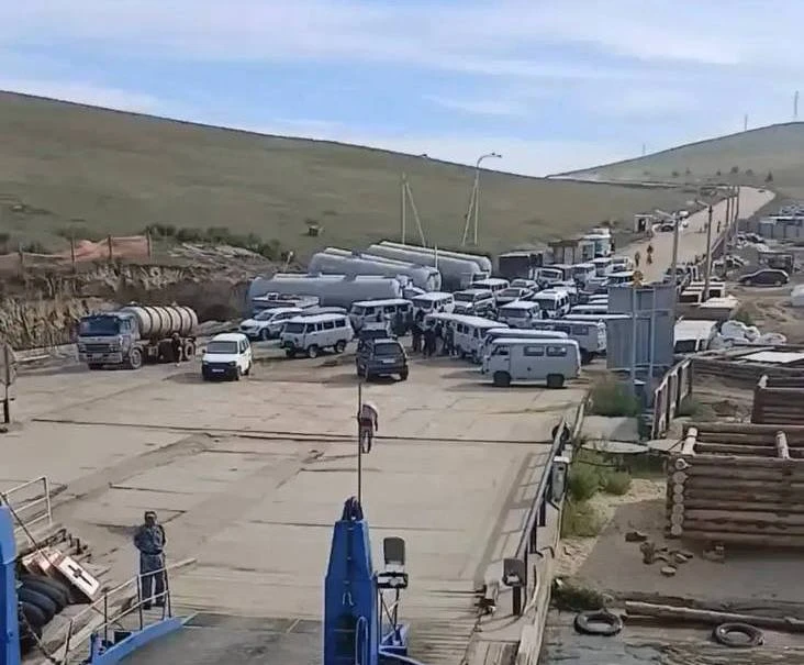 ❗️Движение на паромной переправе на Ольхон восстановлено.

В Восточно-Сибирском речном пароходстве р