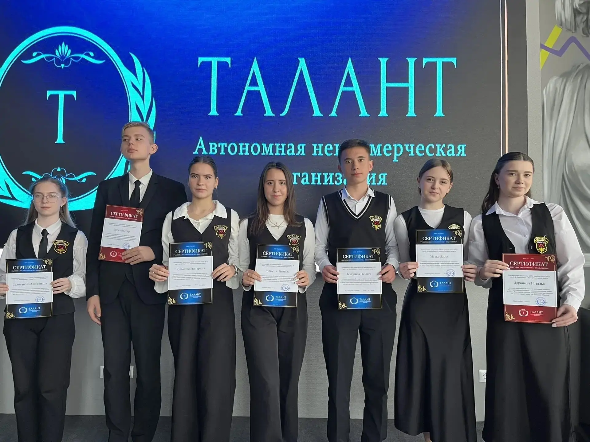 📅 Итоговый демо-день «Школы первых» Вчера, 28 апреля, прошёл итоговый демо-день шестого сезона интен