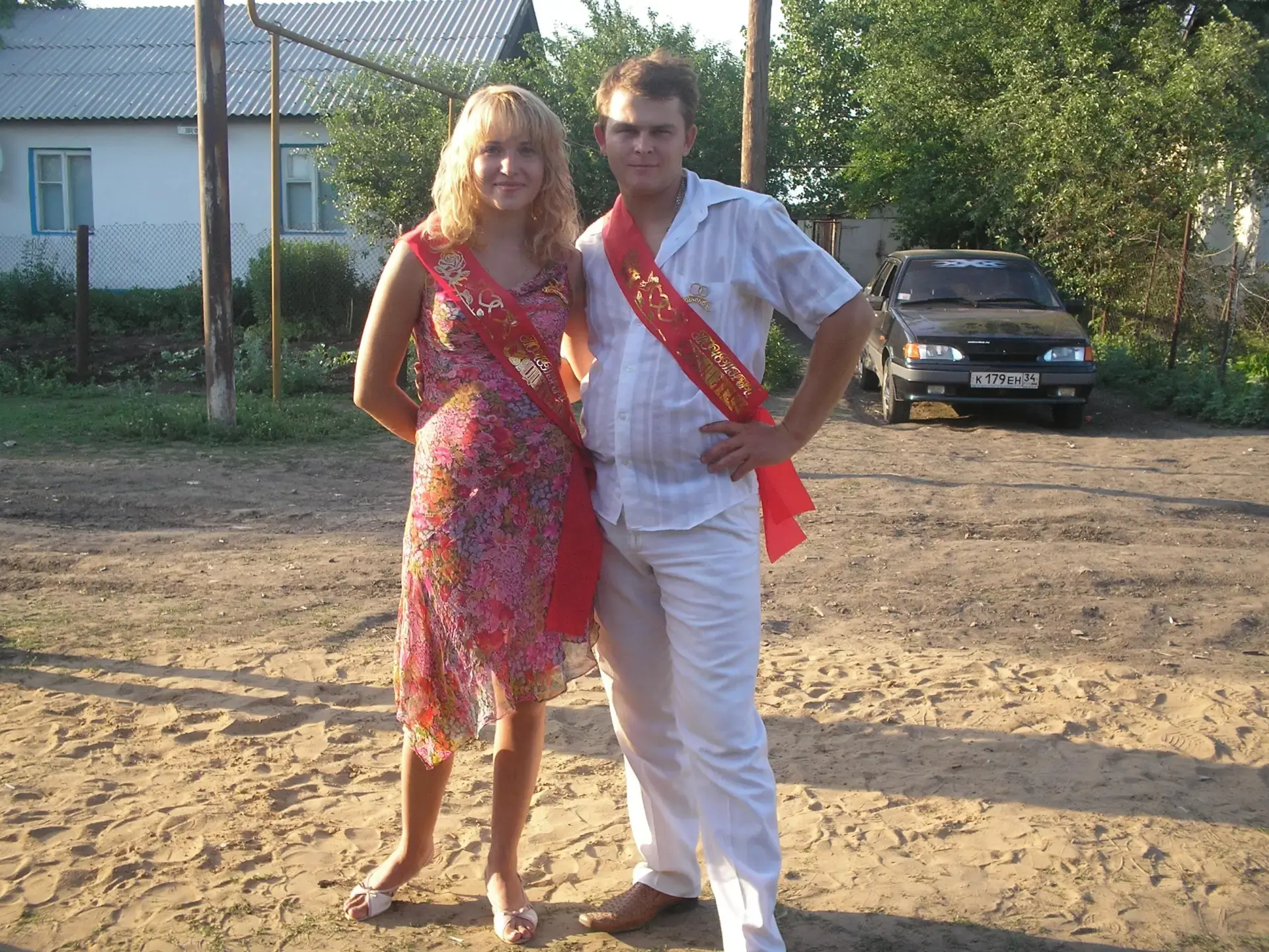Конкурсы. Друг с подружкой отдувались за нас. Наши дорогие Татьяна и Вдадимир.