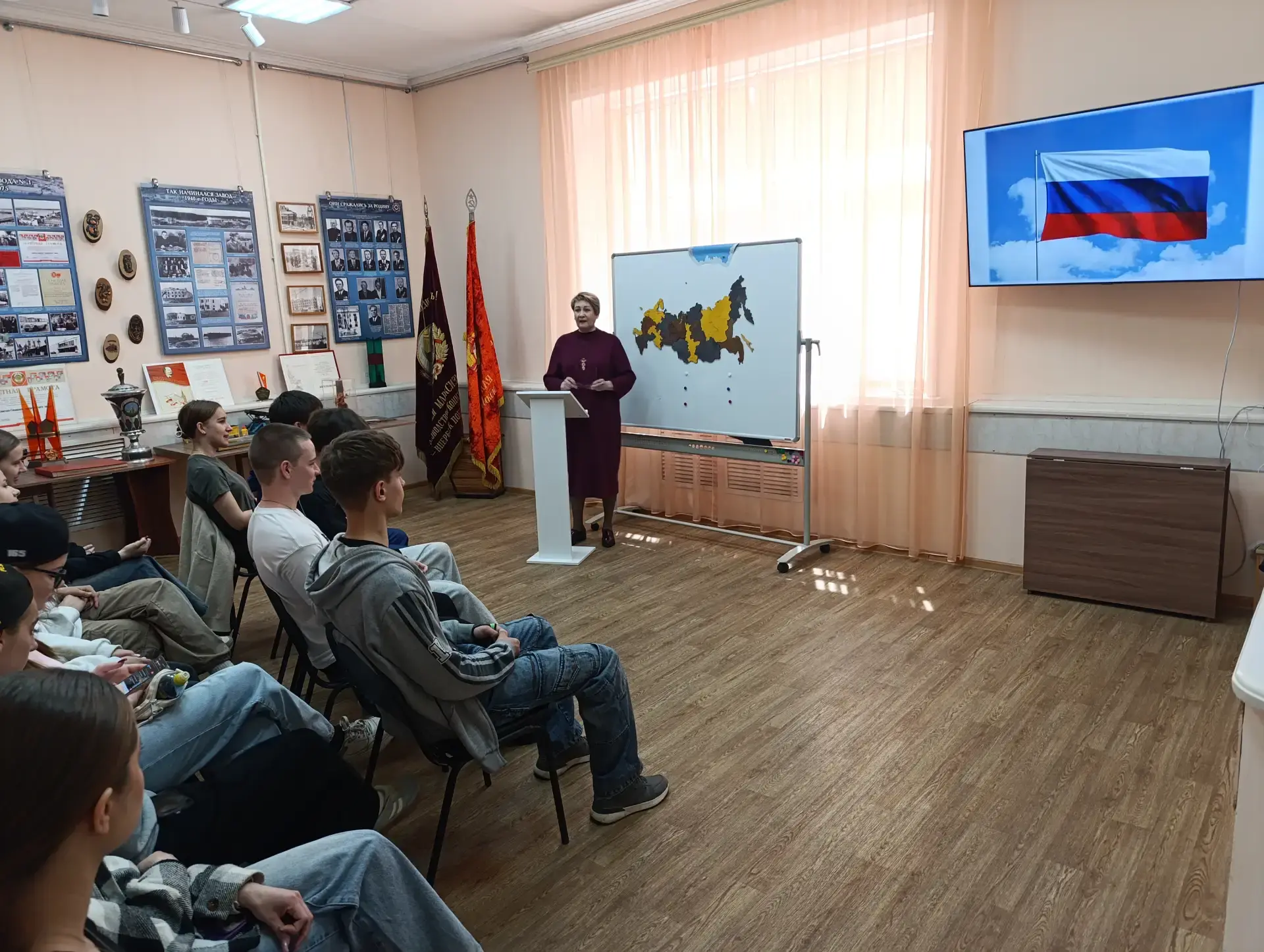 В преддверии одного из самых значимых государственных праздников – Дня России, для учащихся 10-х кла