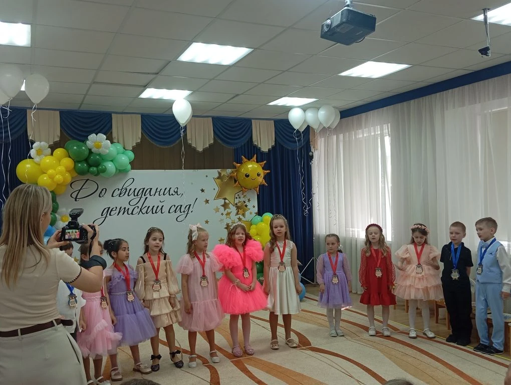 Выпускной бал - это самый незабываемый из всех праздников, символ окончания прекрасной ...