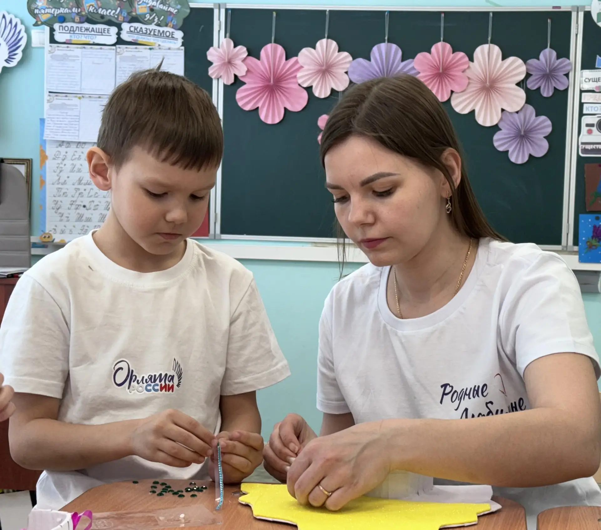 ✨ Сегодня в нашей школе царила настоящая волшебная атмосфера! ✨  Активисты Совета Первых и мамы из с