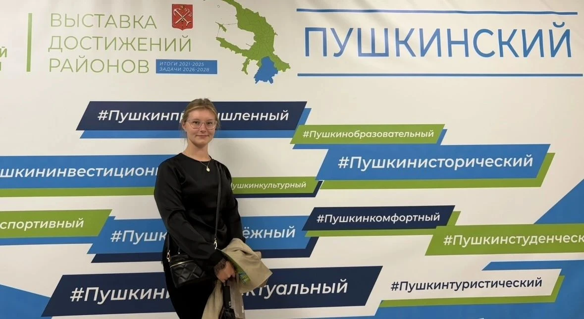 Наши сотрудники с большим интересом продолжают  посещать выставку «Родной район» в Доме...