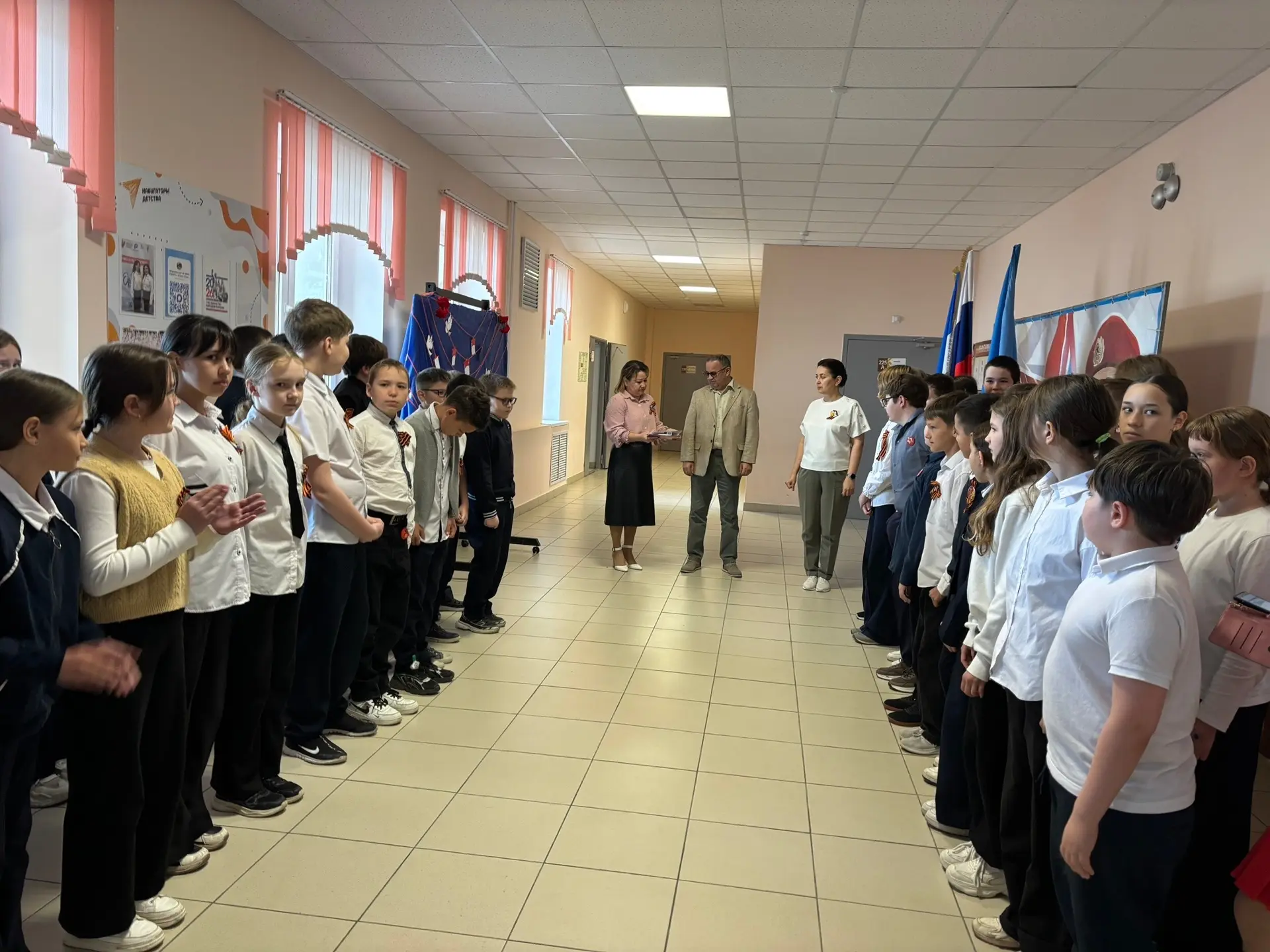 🎉 В нашей школе прошли торжественные линейки! 🌟  На линейках отметили важные достижения учащихся и в