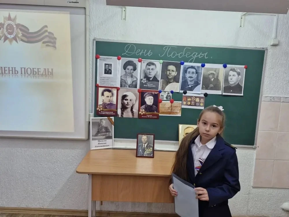 Слёзы на глазах и гордость в сердце. ❤️  Сегодня в 1 «Д» прошёл классный час, посвящённый великому Д