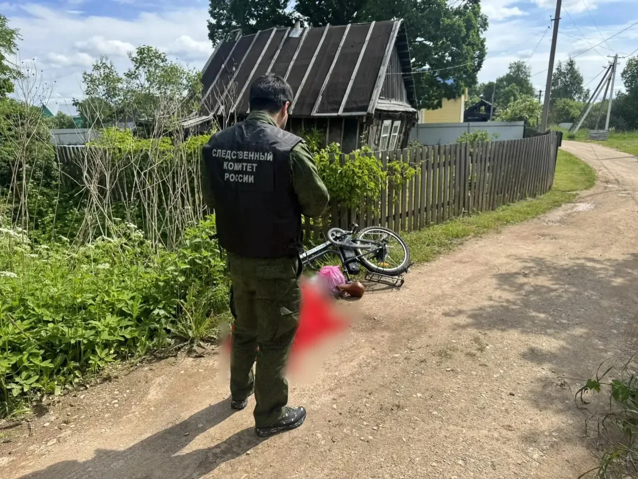⚡️Следователи СК выясняют обстоятельства гибели  женщины в Батецком округе 

Следователем Новгородск