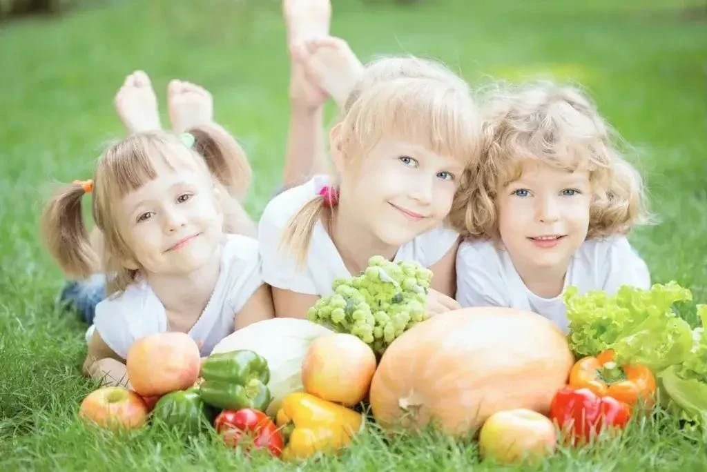 Поменяйте обед и полдник местами

☀️ Лето – счастливое время для детей, в том числе и потому, что мо