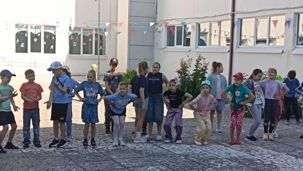 Сегодня, в нашем лагере, прошёл легендарный «Дружный день», и вот что нам удалось заснять:

🎥  Твор