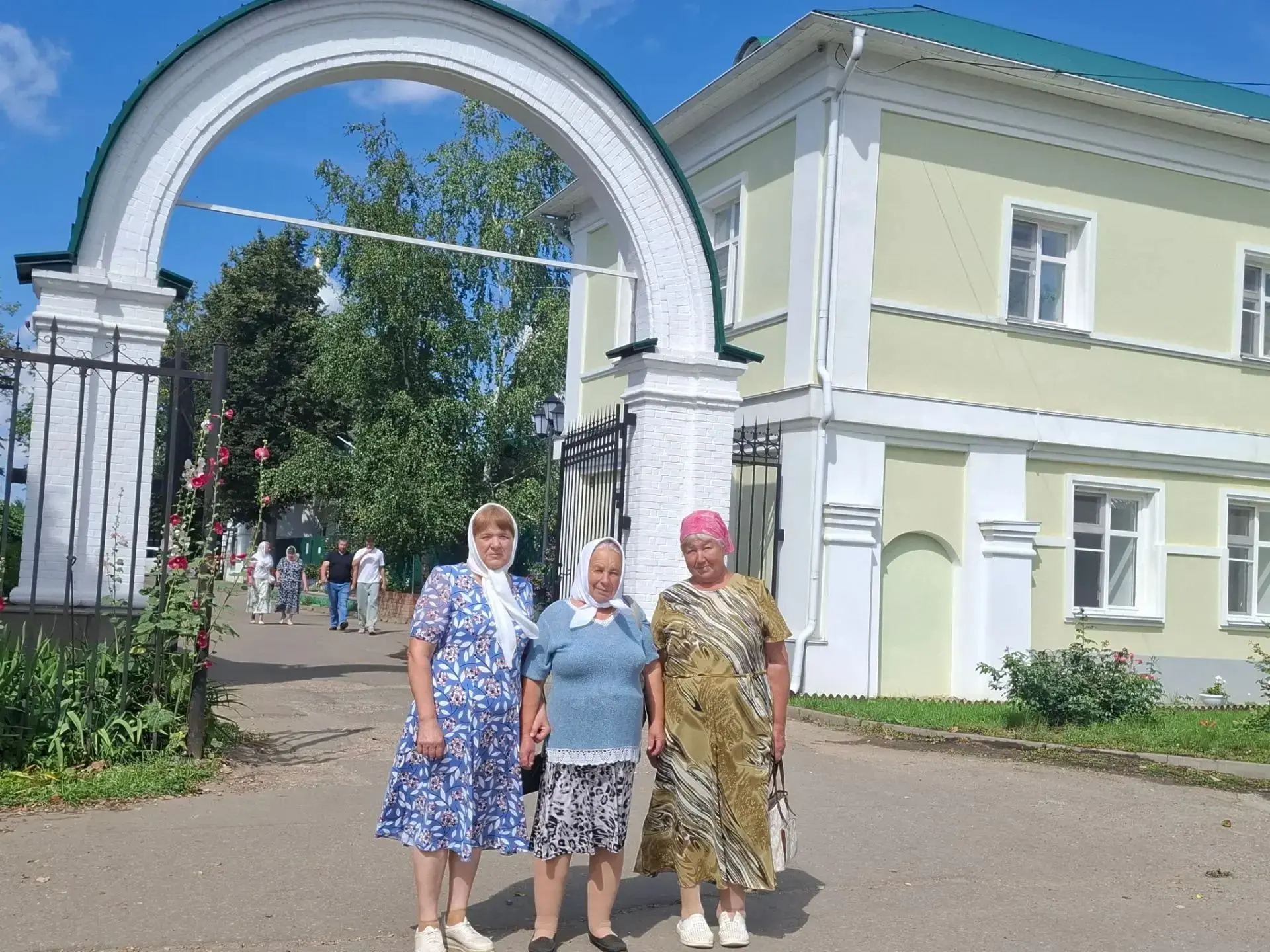 Путешествие к святыням: подопечные ОСБО № 2 посетили Дивеево
