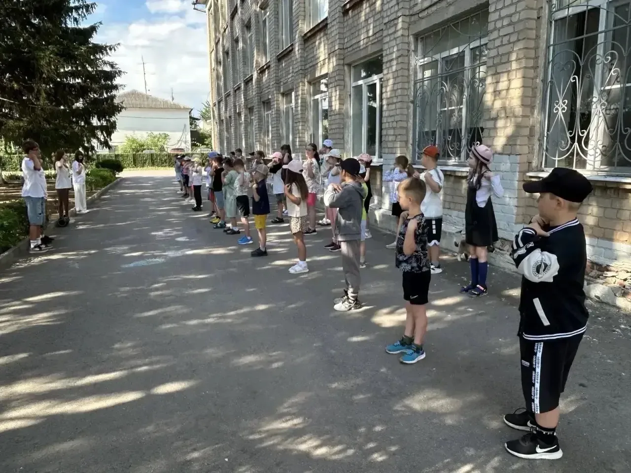 В солнечном царстве, в пришкольном государстве распахнулись двери лагеря «Пчёлка» — началась вторая 