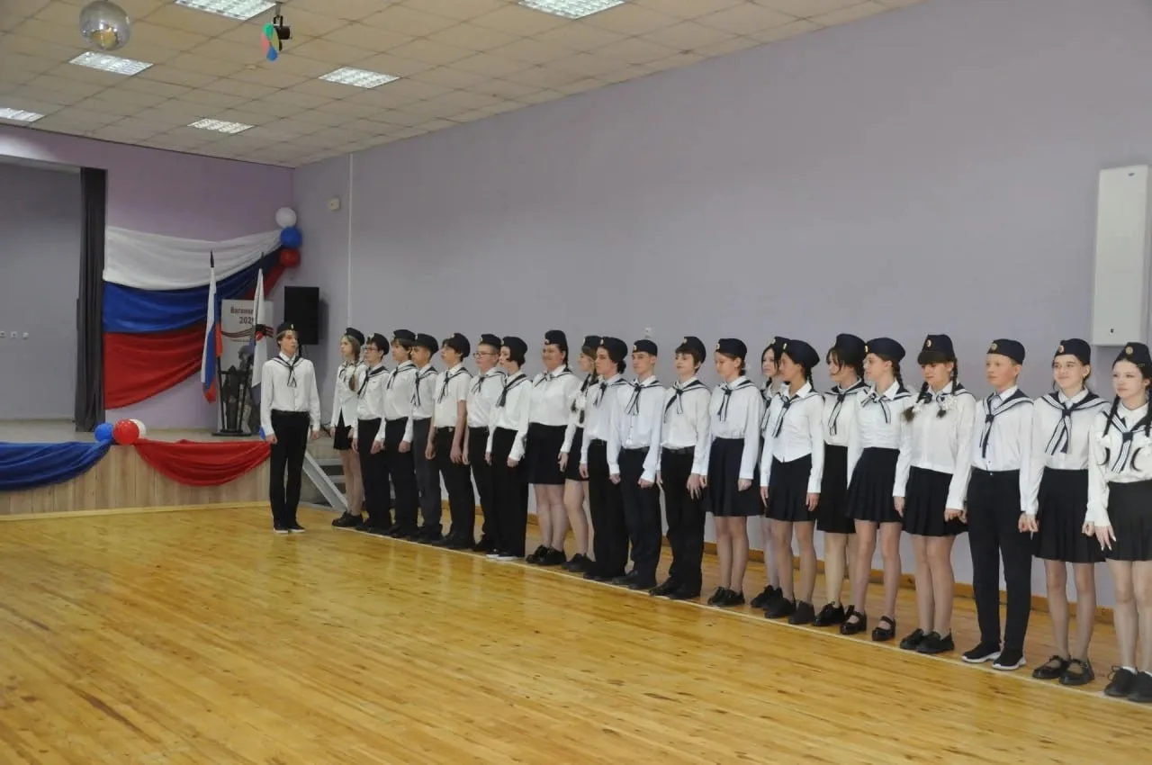 20 февраля в актовом зале прошел конкурс-смотр песни и строя «На знамя победы равняем шаг»!   В смот